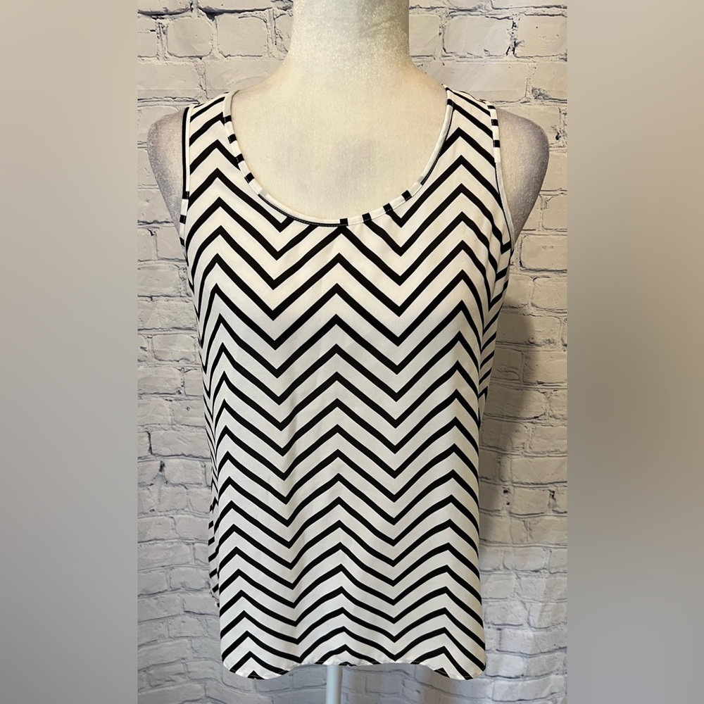 Express Women Size S Black & White Herringbone Split Back Tank Top